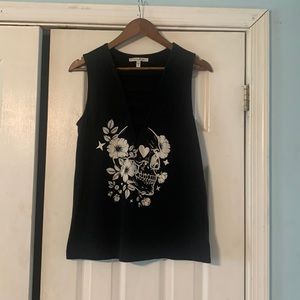 Black sleeveless tee